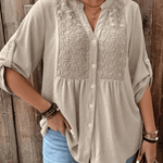 Noor – Blouse met V-hals en knopen
