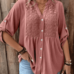 Noor – Blouse met V-hals en knopen