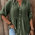 Noor – Blouse met V-hals en knopen